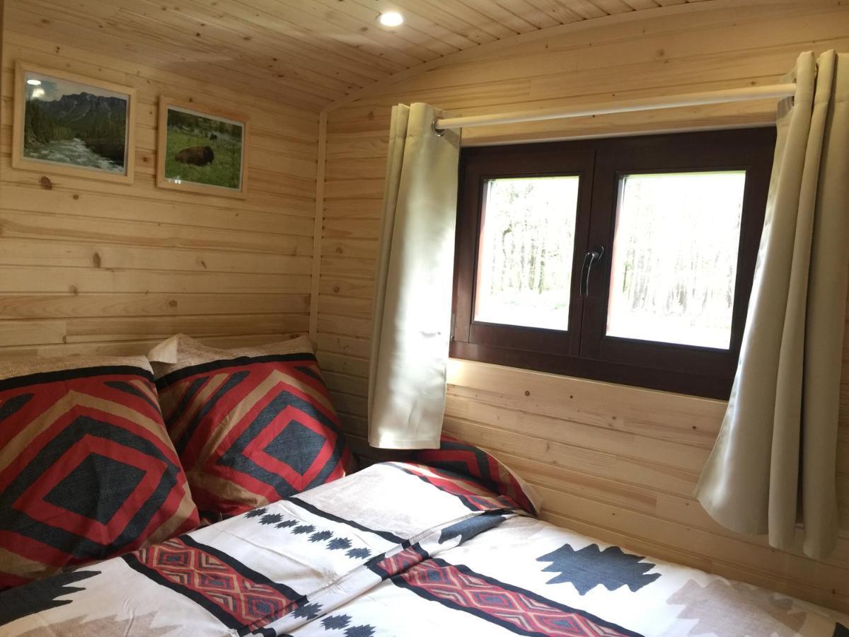 Roulottes Du Chalet Des Pins Rougeou ภายนอก รูปภาพ